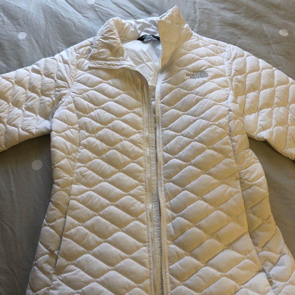 Women’s NORTH FACE Thermoball Jacket WHITE SIZE S